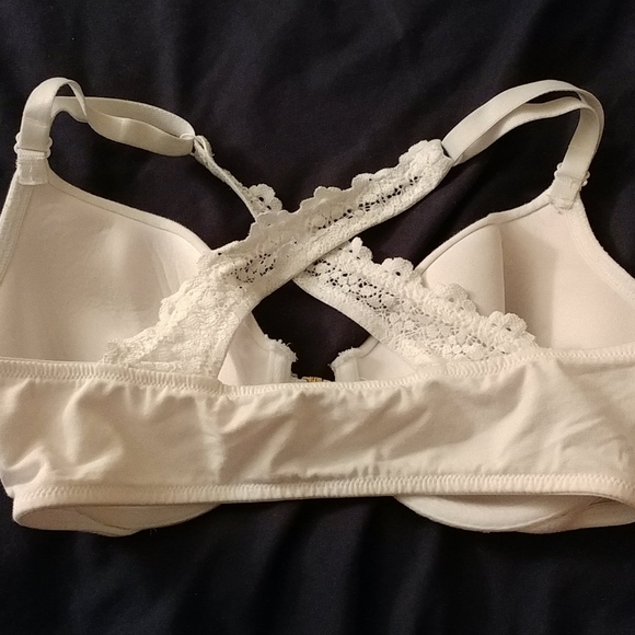 Front close white cotton bra - Picture 2 of 4